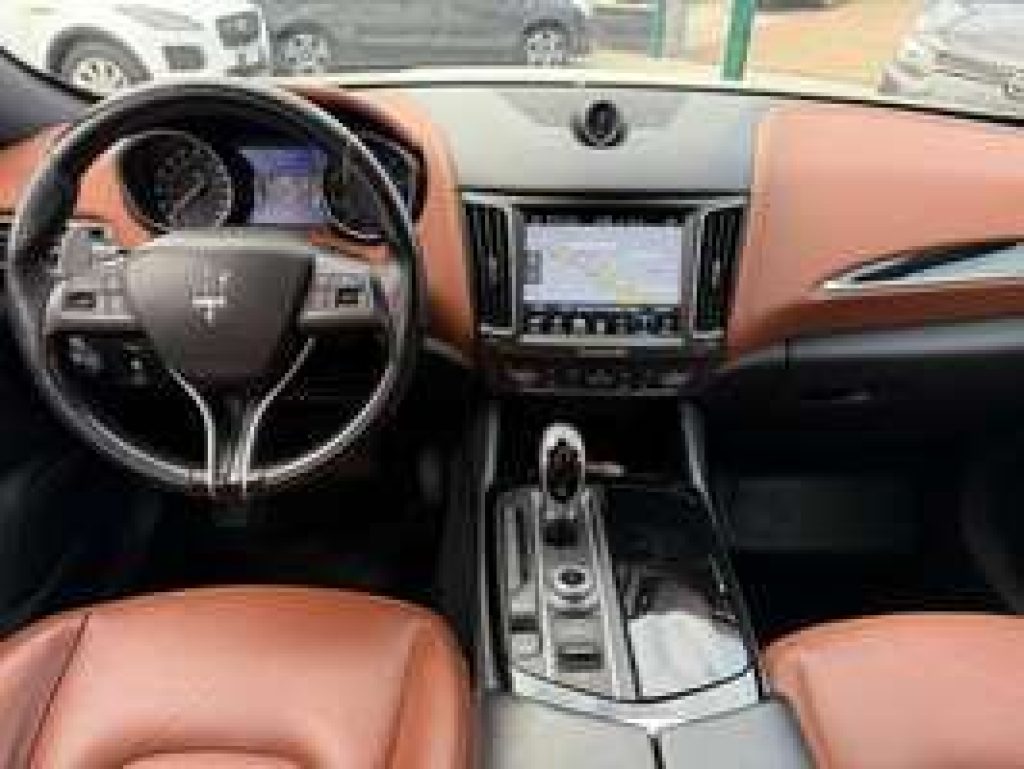 MASERATI Levante 3.0 Q4 V6 350cv auto IVA ESPOSTA - 9