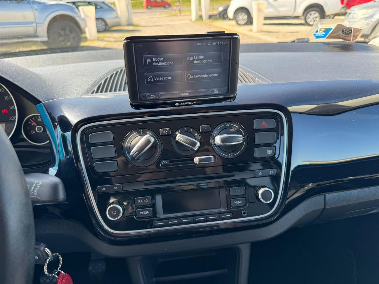 VOLKSWAGEN up! 1.0 75 CV 3 porte high up! - 11