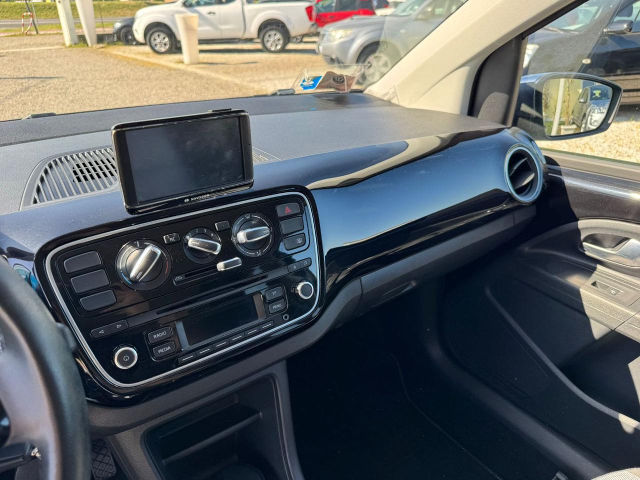 VOLKSWAGEN up! 1.0 75 CV 3 porte high up! - 10