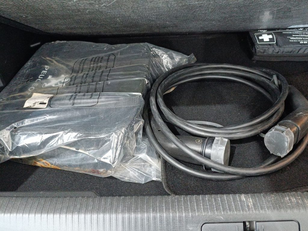 PEUGEOT 2008 motore elettrico 136 CV Active Pack - 13