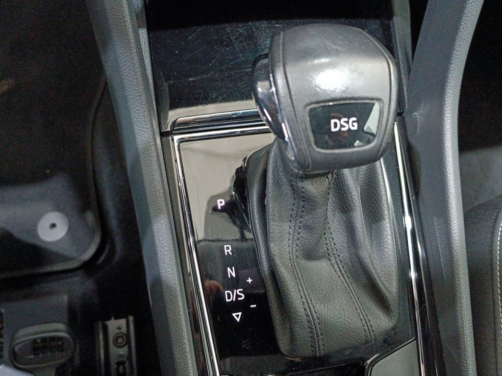 SKODA Karoq 2.0 TDI EVO SCR 115 CV DSG Executive - 21