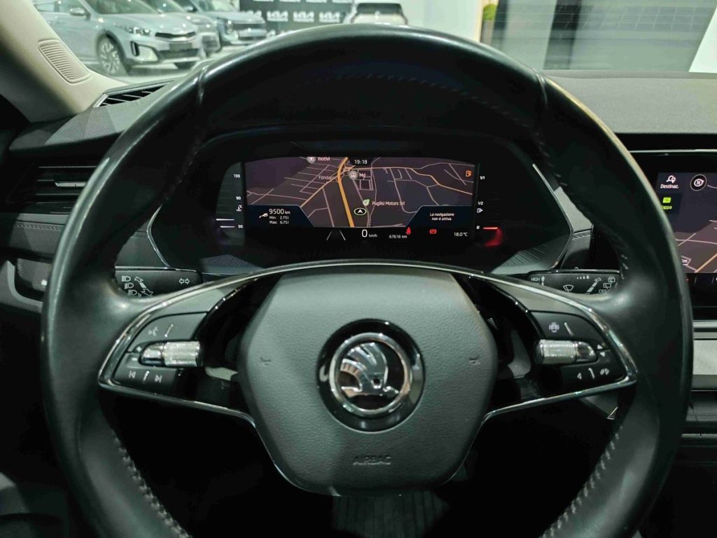 SKODA Octavia 2.0 TDI EVO SCR 150 CV Wagon Executive - 18