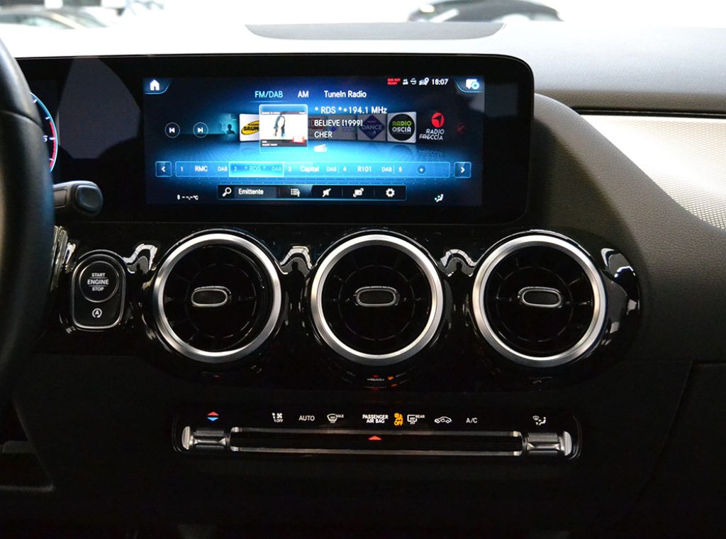 MERCEDES-BENZ GLA 180 d Automatic Executive Service M.B. ** - 6