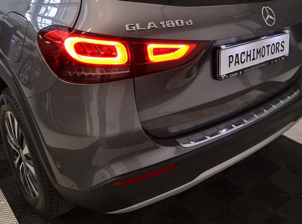 MERCEDES-BENZ GLA 180 d Automatic Executive Service M.B. ** - 24