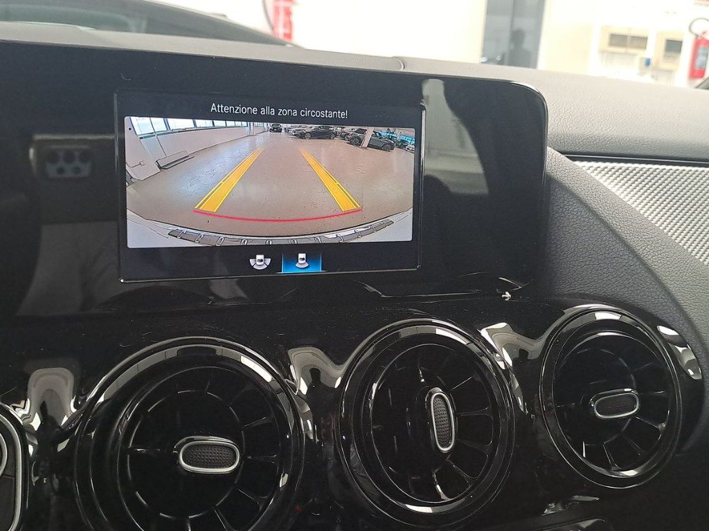 MERCEDES-BENZ GLA 200 d Automatic Business - 8