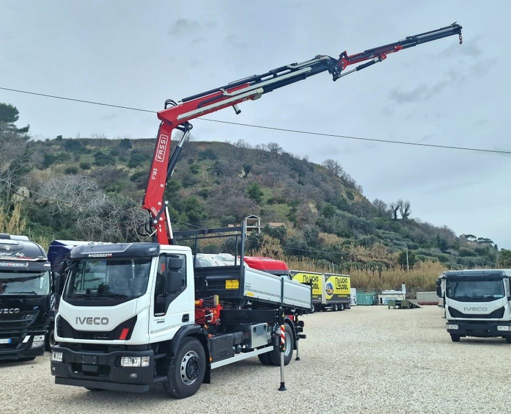 IVECO EUROCARGO 180E32 K NUOVO GRU da 23 m + RIBALTABILE - 2