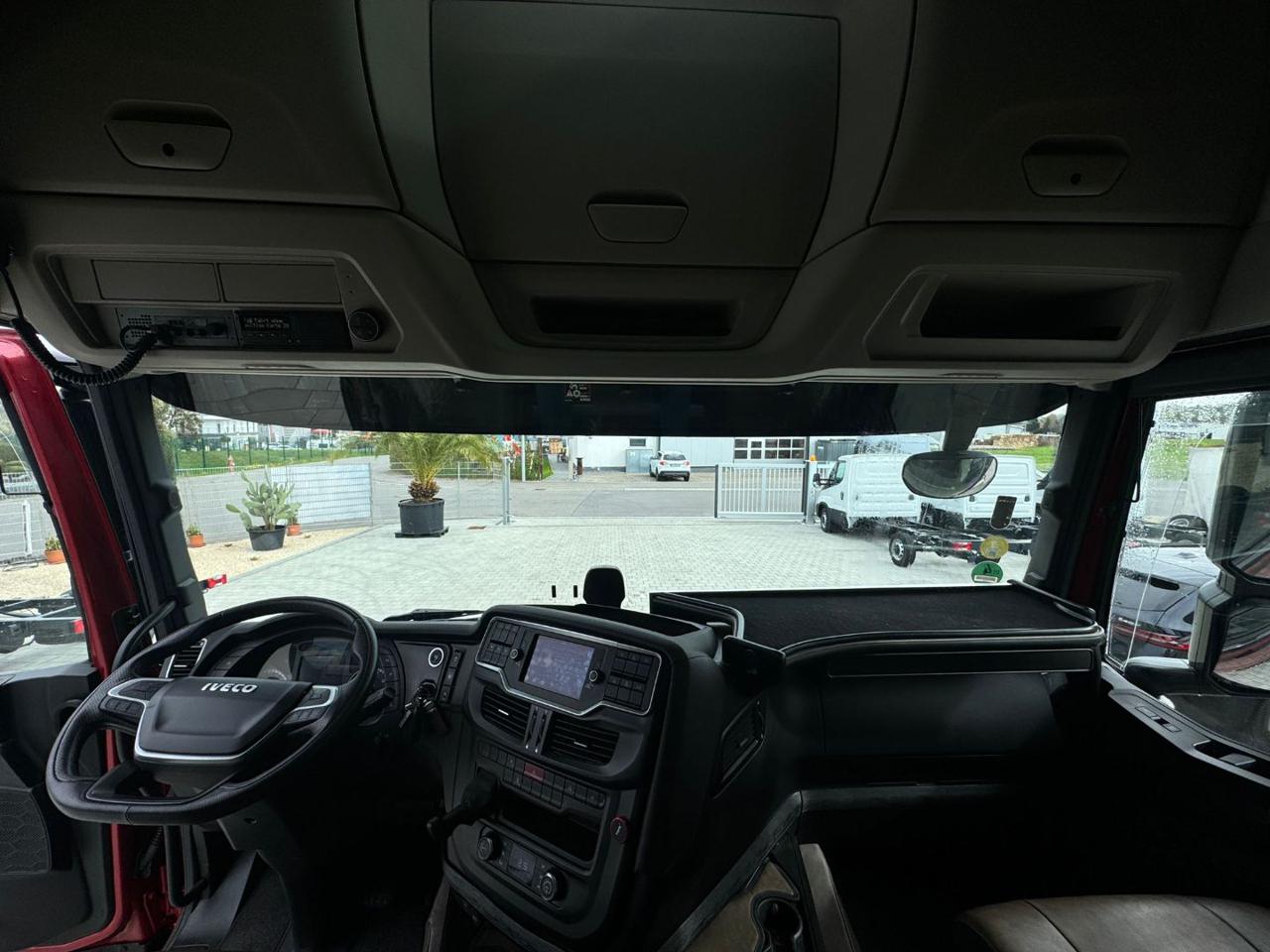 IVECO S-WAY FP LOW DECK - 11