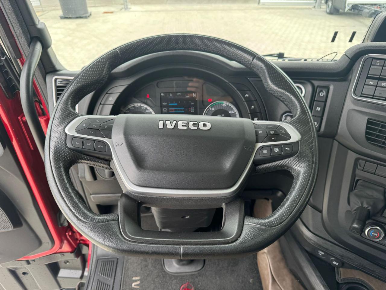 IVECO S-WAY FP LOW DECK - 13