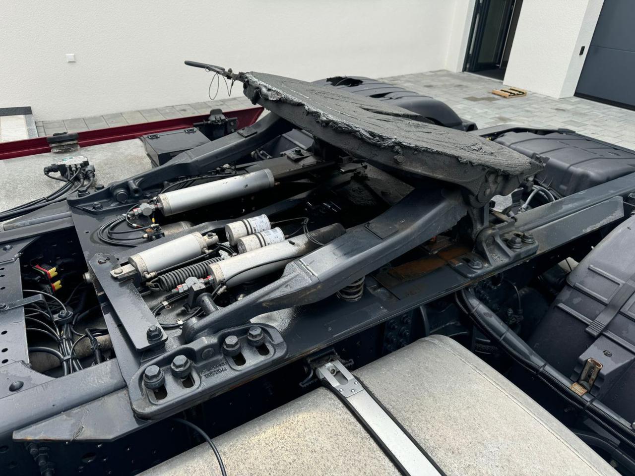 IVECO S-WAY FP LOW DECK - 8