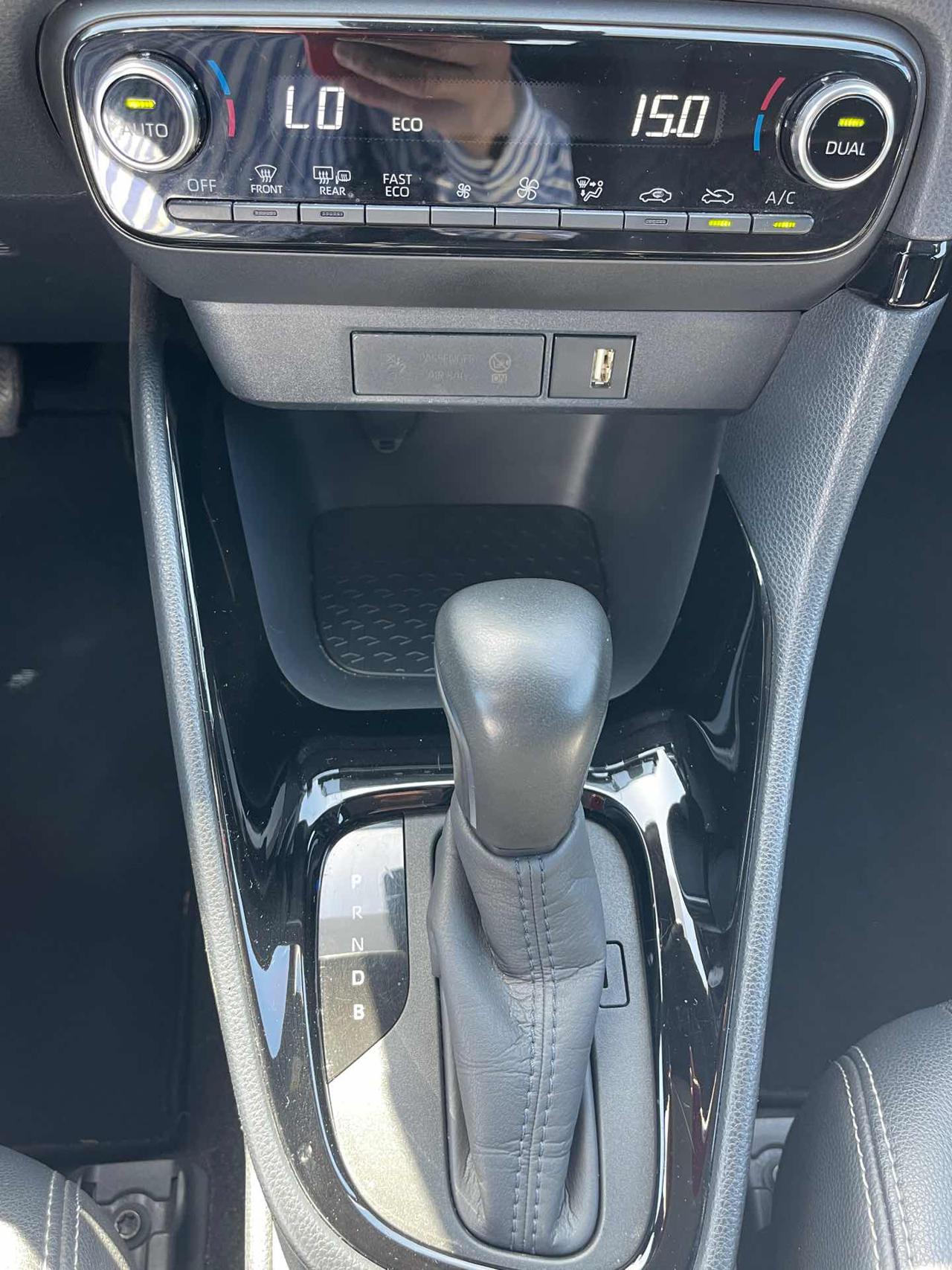 TOYOTA Yaris 1.5 Hybrid 5 porte Automatica Lounge Euro 6D - 52