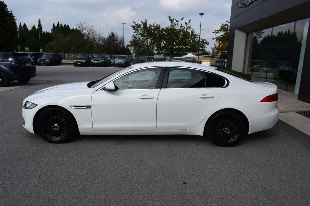 JAGUAR XF 2.0 D 180 CV AWD aut. Prestige - 4