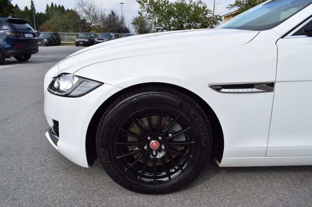 JAGUAR XF 2.0 D 180 CV AWD aut. Prestige - 9