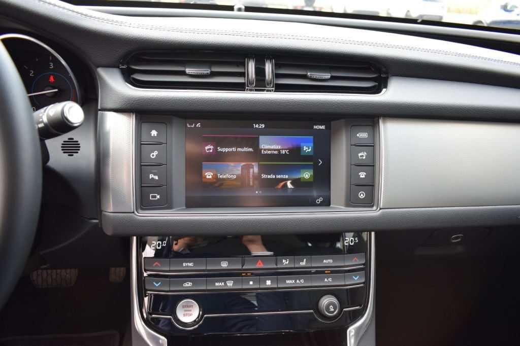 JAGUAR XF 2.0 D 180 CV AWD aut. Prestige - 13