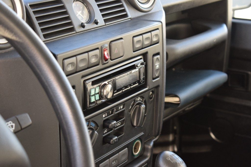 LAND ROVER Defender 90 2.2 TD4 SW- AUTOCARRO N1 NETTO EXPORT - 12