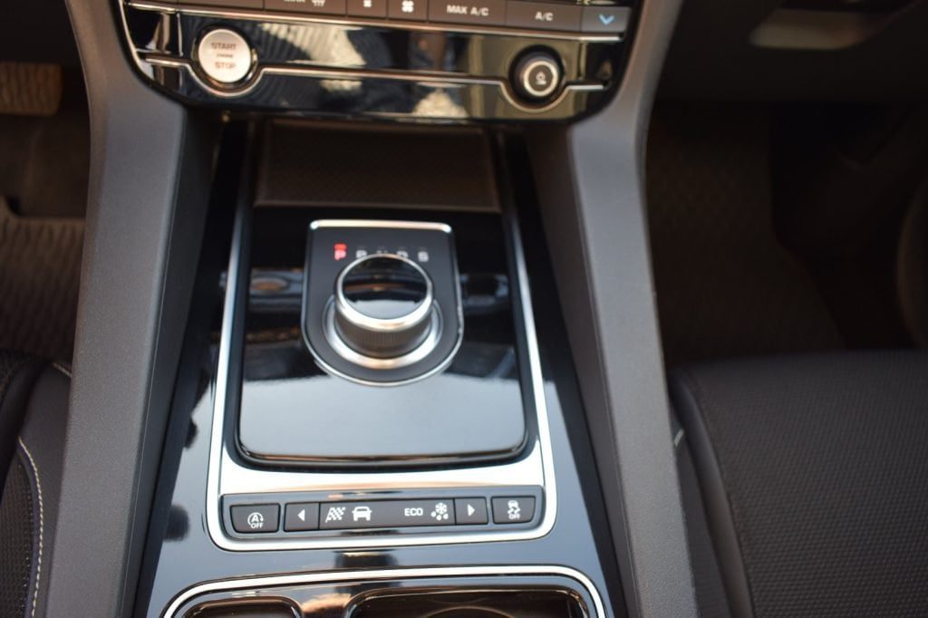 JAGUAR F-Pace 2.0 D 180 CV AWD aut. R-Sport - 14