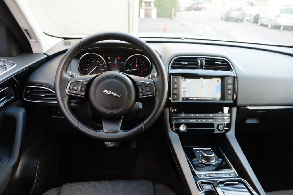 JAGUAR F-Pace 2.0 D 180 CV AWD aut. IVA ESPOSTA - 9