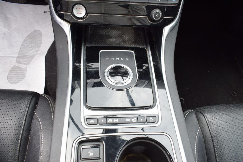 JAGUAR XE 2.0 D Turbo 180 CV AWD AUT. R-SPORT MOTORE DA SOST - 12