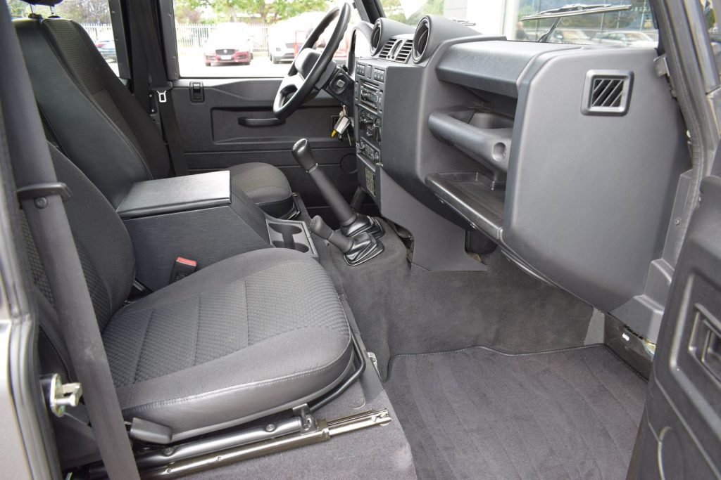 LAND ROVER Defender Defender 110 2.2 TD4 Station Wagon E N1 - 17