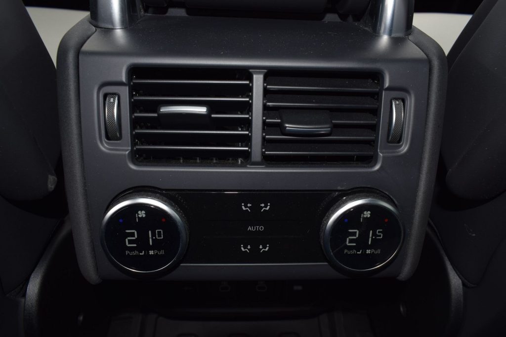 LAND ROVER Discovery 3.0 D I6 249PS R-Dynamic SE AWD auto. solo 14000 k - 21