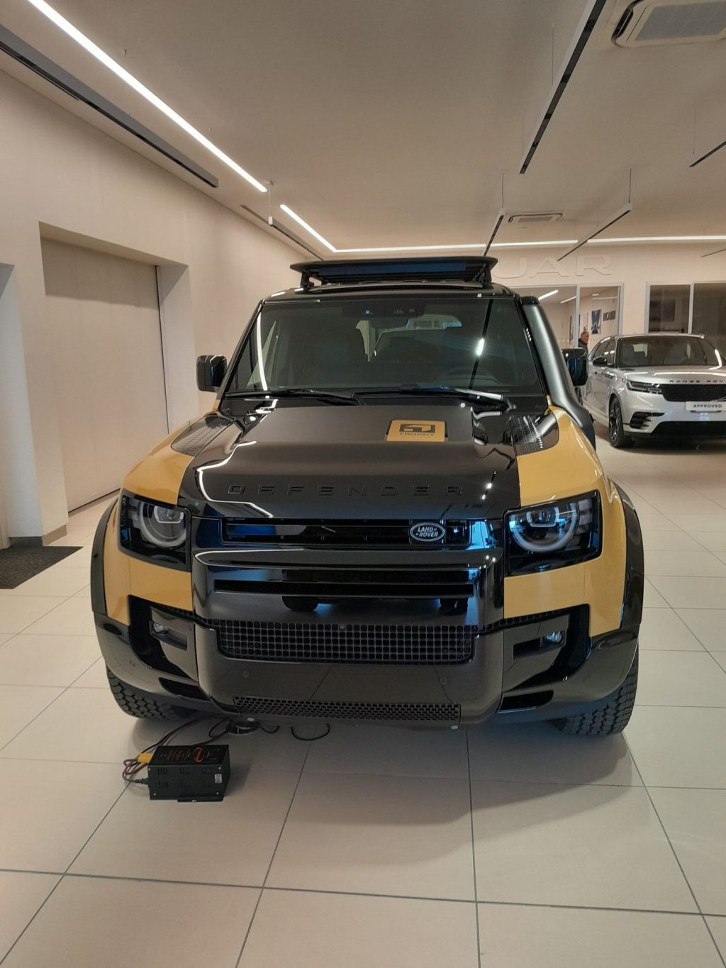 LAND ROVER Defender D350 AWD Auto 110 Trophy Edition Deep Sandglow - 2