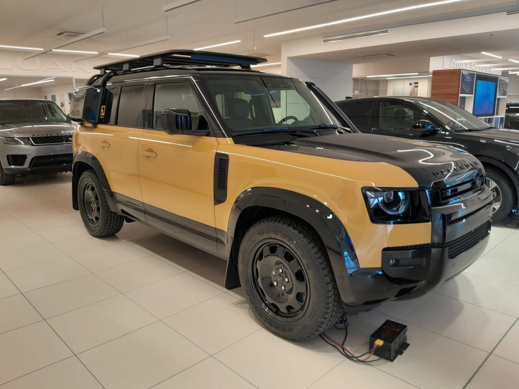 LAND ROVER Defender D350 AWD Auto 110 Trophy Edition Deep Sandglow - 3