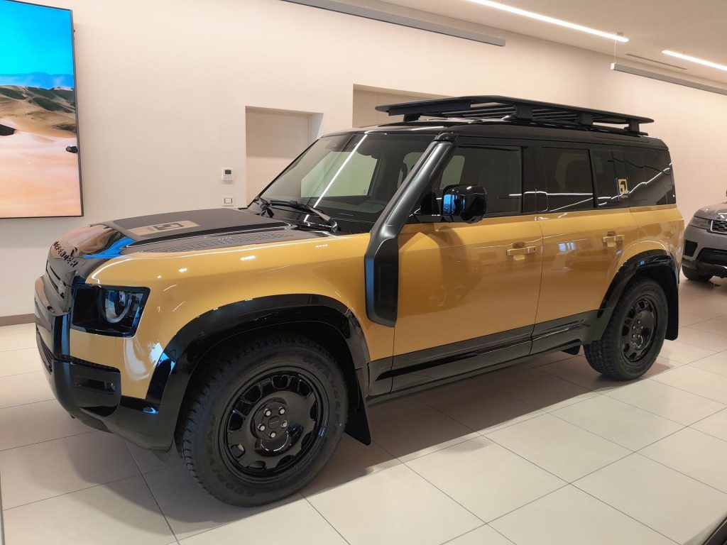 LAND ROVER Defender D350 AWD Auto 110 Trophy Edition Deep Sandglow - 6