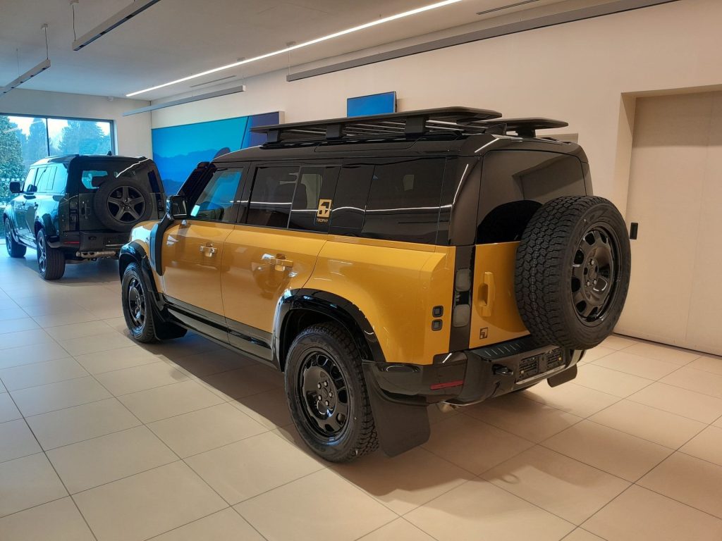 LAND ROVER Defender D350 AWD Auto 110 Trophy Edition Deep Sandglow - 7