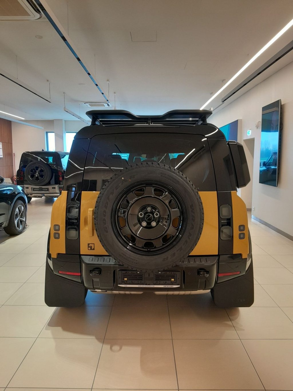 LAND ROVER Defender D350 AWD Auto 110 Trophy Edition Deep Sandglow - 8