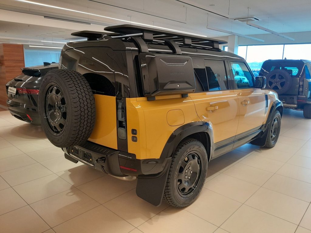 LAND ROVER Defender D350 AWD Auto 110 Trophy Edition Deep Sandglow - 9