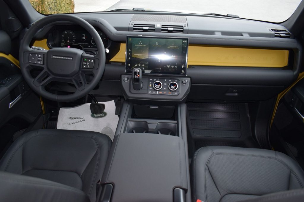 LAND ROVER Defender D350 AWD Auto 110 Trophy Edition Deep Sandglow - 11
