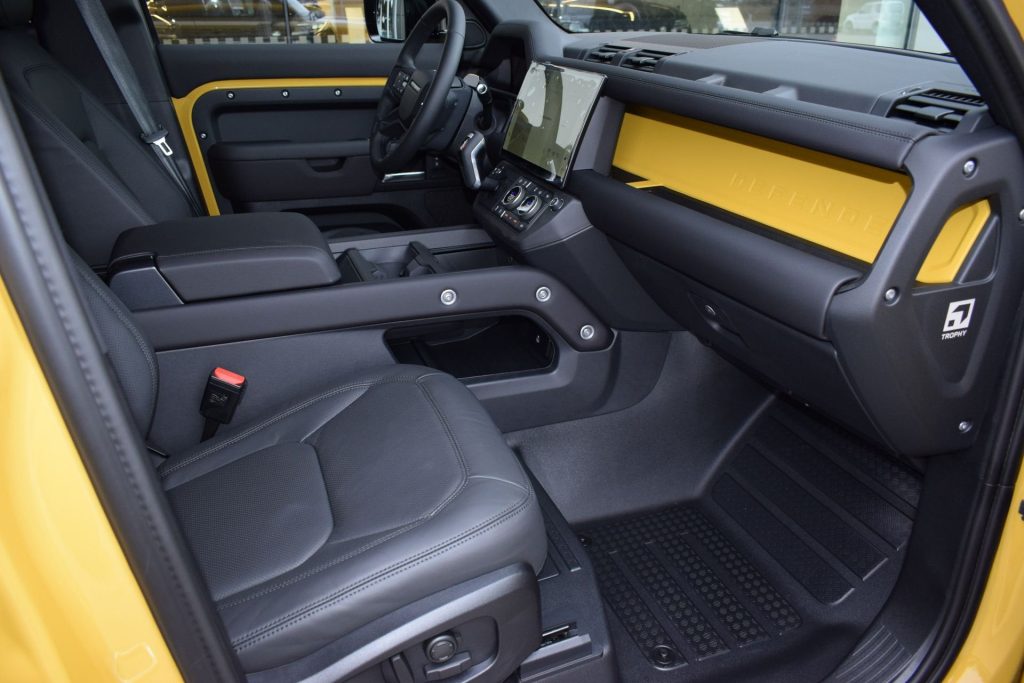 LAND ROVER Defender D350 AWD Auto 110 Trophy Edition Deep Sandglow - 17