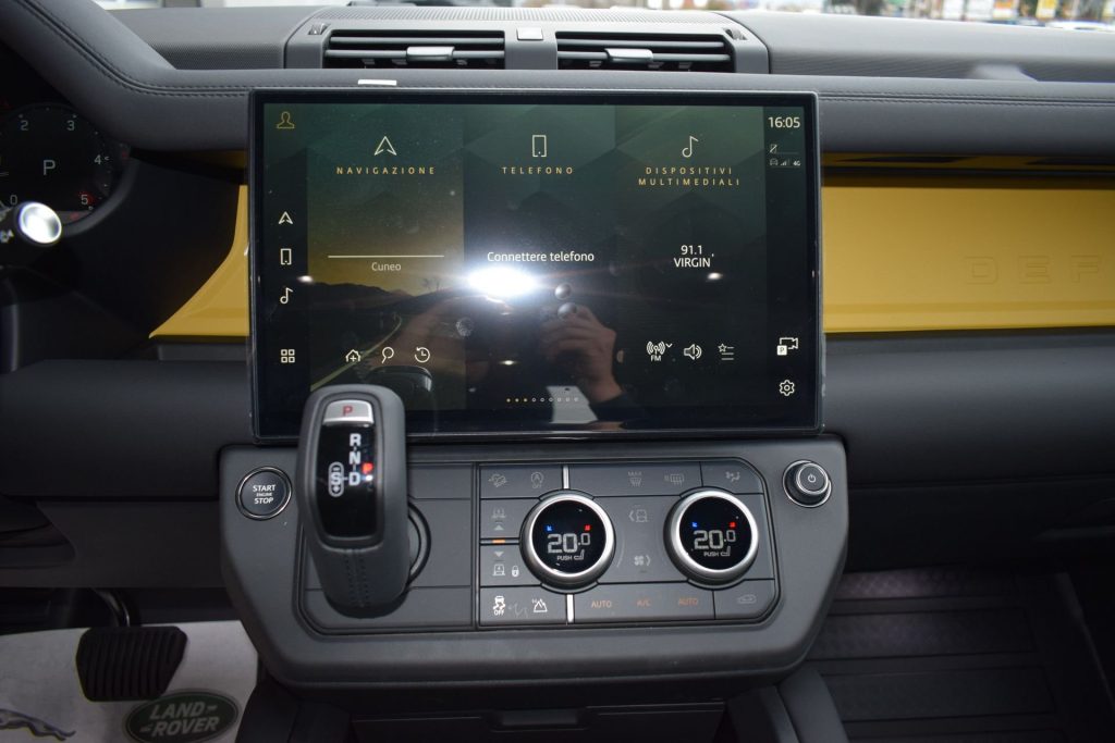 LAND ROVER Defender D350 AWD Auto 110 Trophy Edition Deep Sandglow - 12