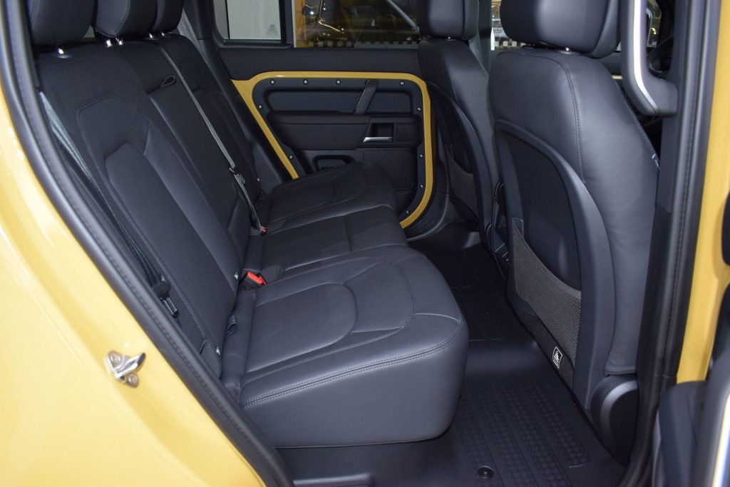 LAND ROVER Defender D350 AWD Auto 110 Trophy Edition Deep Sandglow - 28