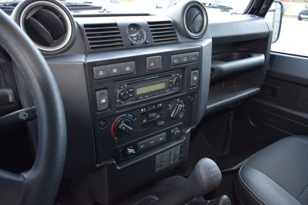 LAND ROVER Defender Defender 110 2.4 TD4 Station Wagon - 12