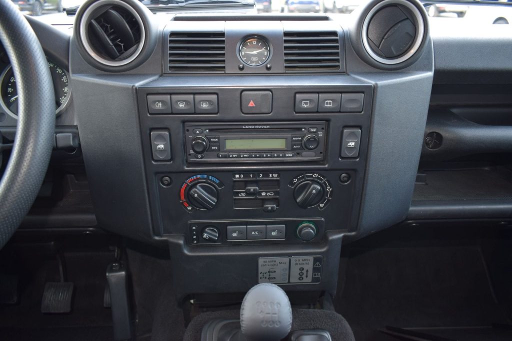 LAND ROVER Defender Defender 110 2.4 TD4 Station Wagon - 13