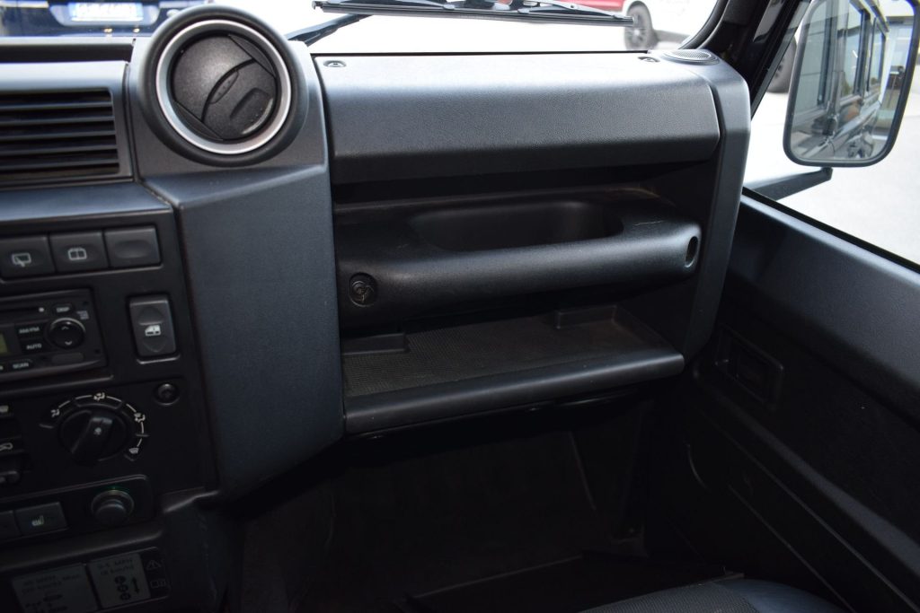 LAND ROVER Defender Defender 110 2.4 TD4 Station Wagon - 14