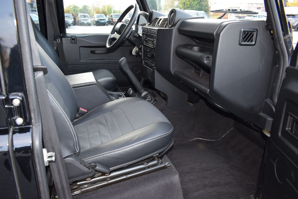 LAND ROVER Defender Defender 110 2.4 TD4 Station Wagon - 17