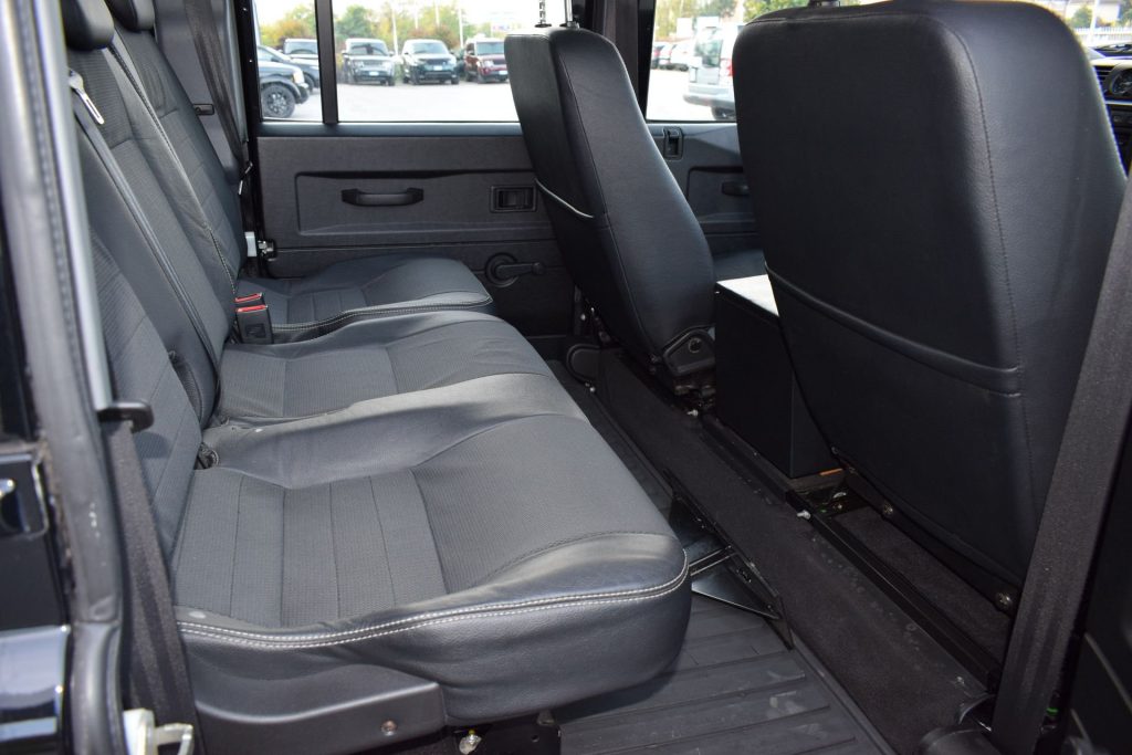 LAND ROVER Defender Defender 110 2.4 TD4 Station Wagon - 21