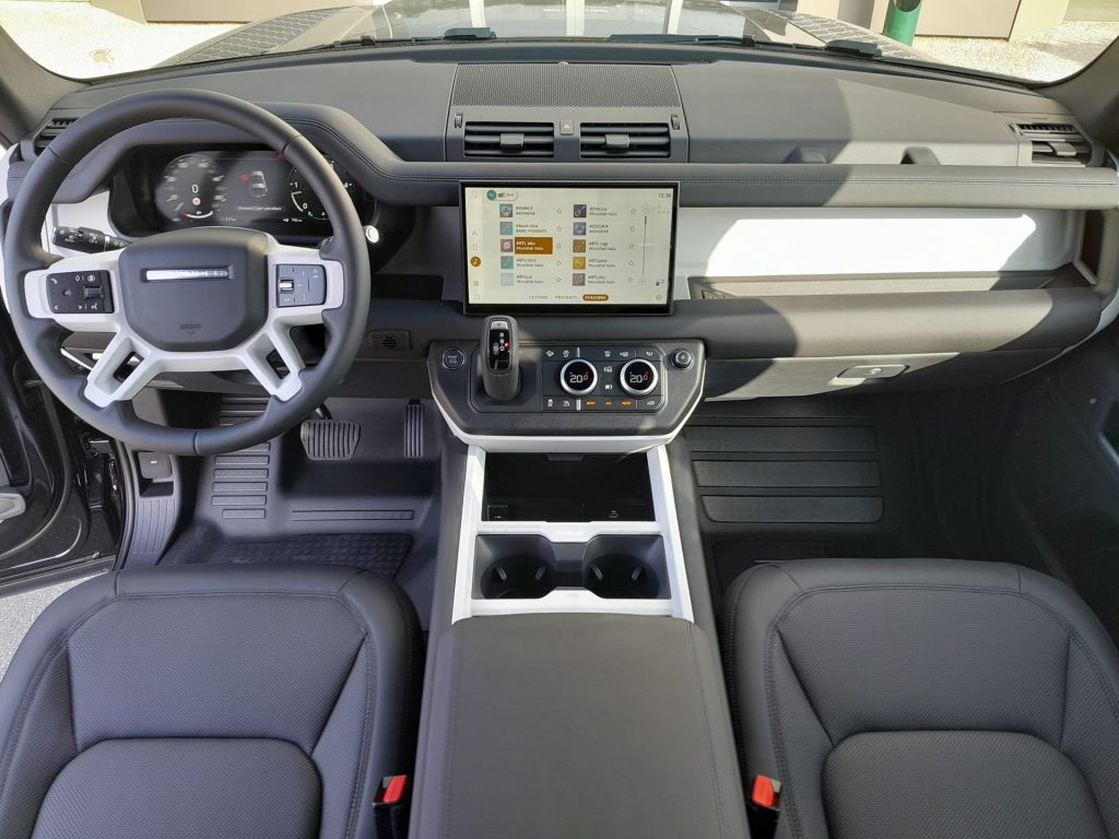 LAND ROVER Defender 3.0 D6 200 90 S AWD IVA ESPOSTA - 9