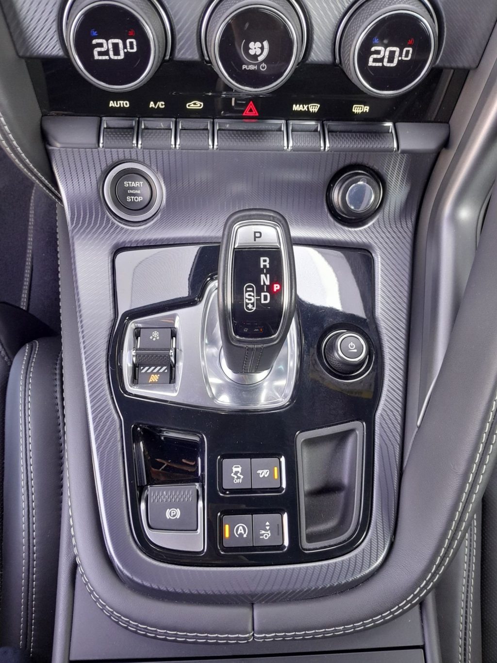 JAGUAR F-Type 2.0 P300CV RWD AUTO R-Dynamic - 14