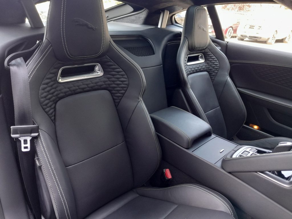 JAGUAR F-Type 2.0 P300CV RWD AUTO R-Dynamic - 17