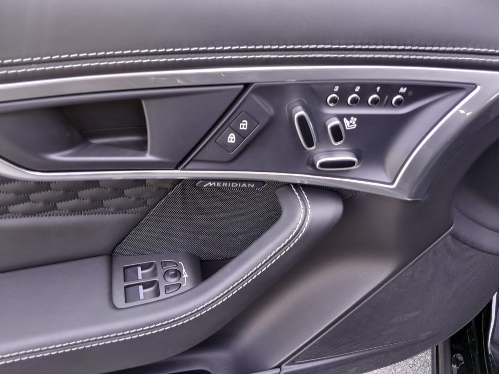 JAGUAR F-Type 2.0 P300CV RWD AUTO R-Dynamic - 19