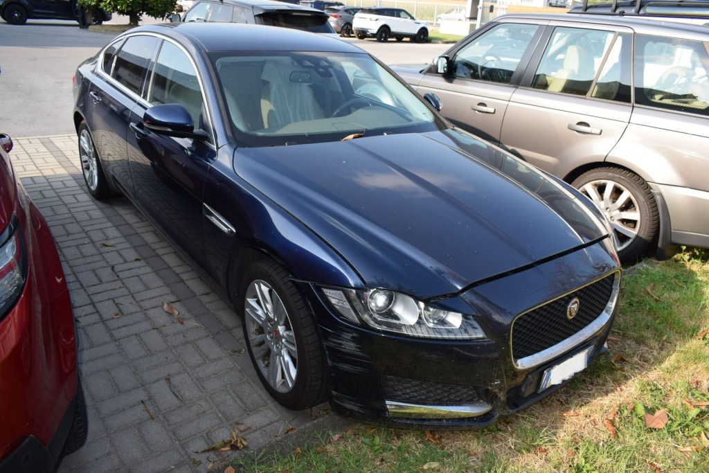 JAGUAR XF XF 2.0 D 180 CV AWD aut. Prestige MOTORE DA SOSTIT - 2