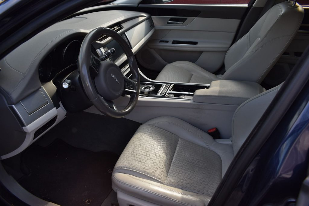 JAGUAR XF XF 2.0 D 180 CV AWD aut. Prestige MOTORE DA SOSTIT - 12