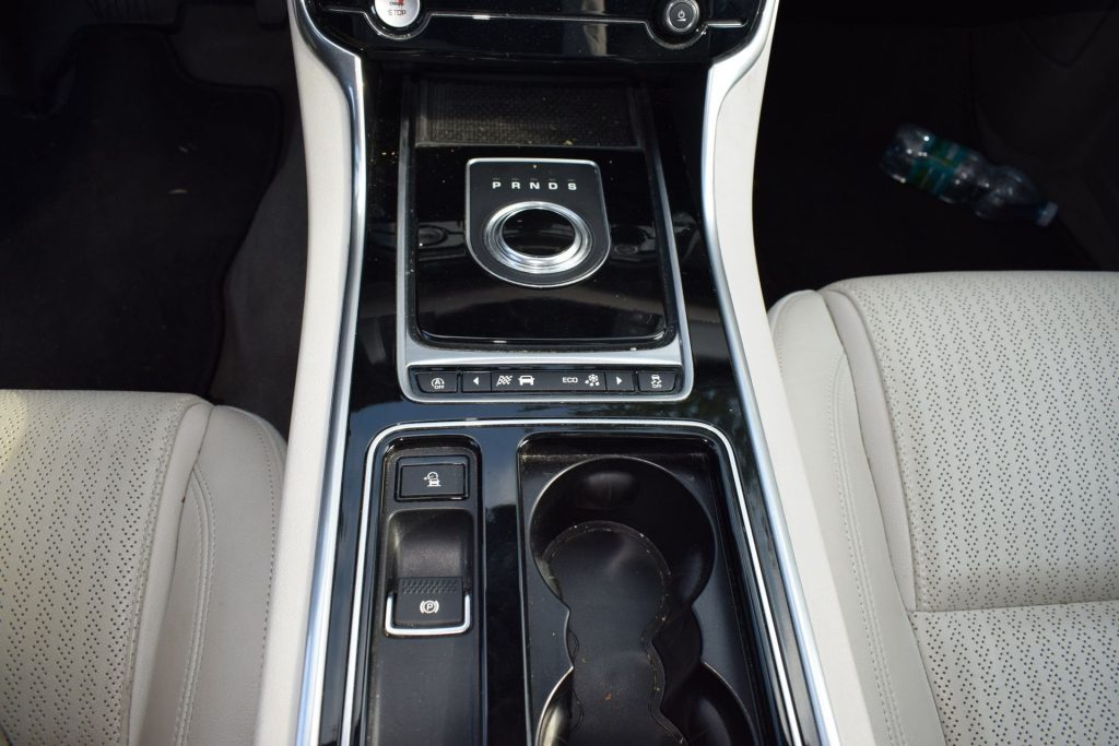 JAGUAR XF XF 2.0 D 180 CV AWD aut. Prestige MOTORE DA SOSTIT - 11