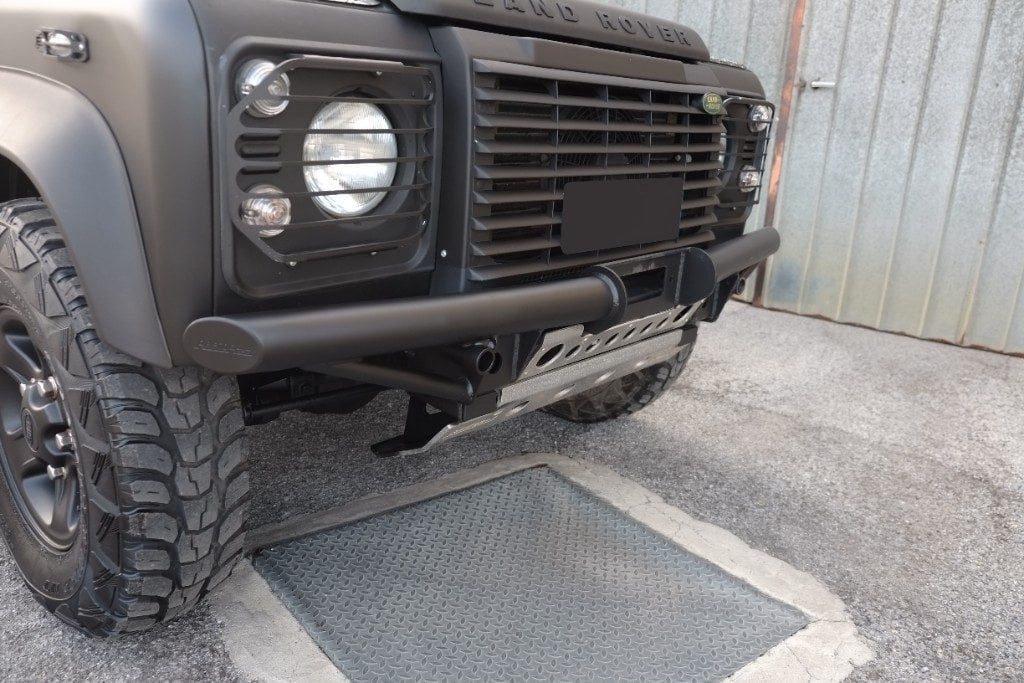 LAND ROVER Defender 110 2.4 TD4 Station Wagon SE NERO OPACO - 14