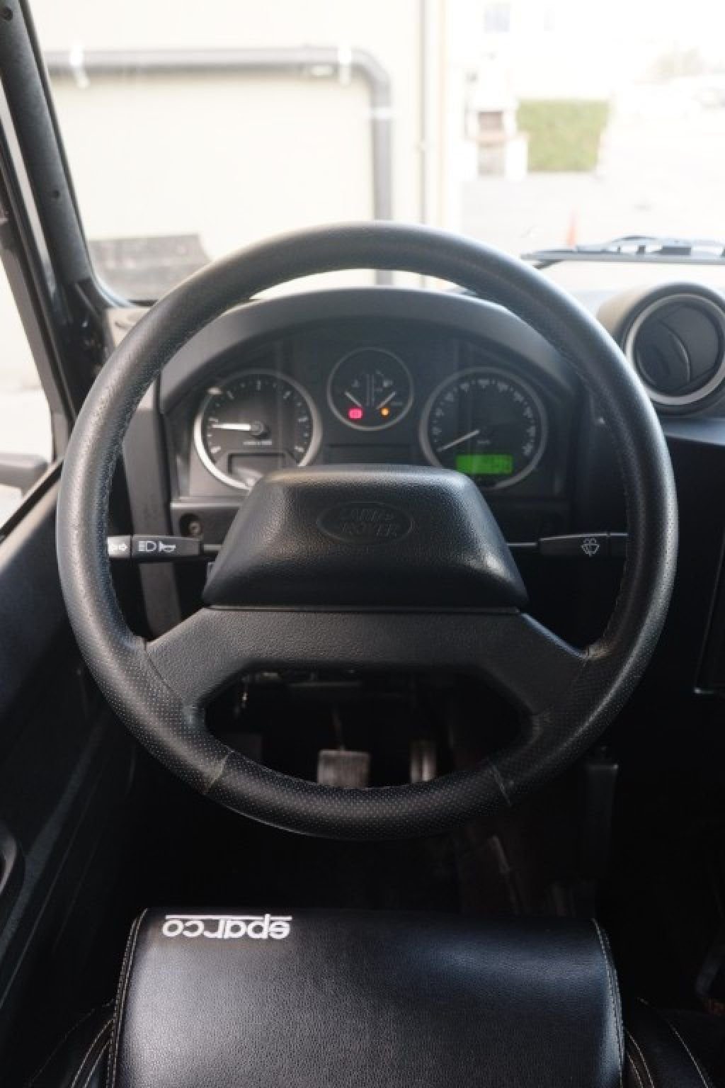 LAND ROVER Defender 110 2.4 TD4 Station Wagon SE NERO OPACO - 16