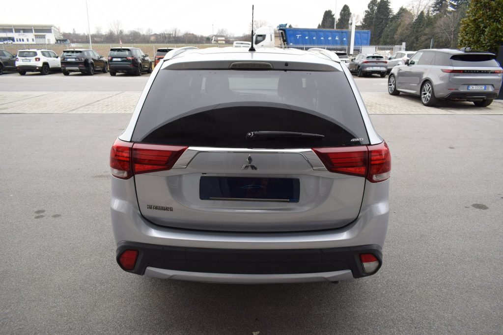 MITSUBISHI Outlander Outlander 2.2 DI-D 4WD 7p. - 6