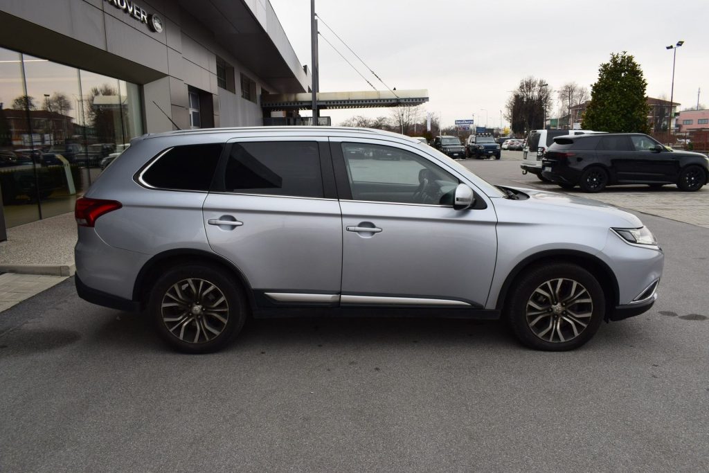 MITSUBISHI OUTLANDER Outlander 2.2 DI-D 4WD 7p. - 4