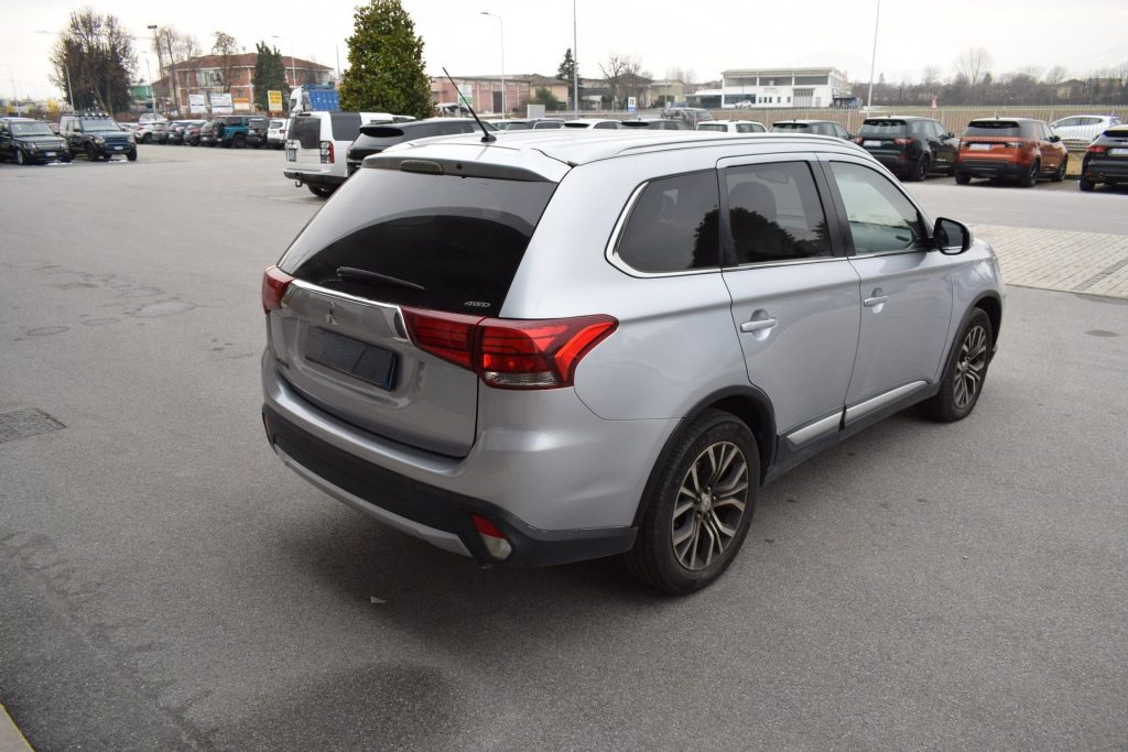 MITSUBISHI OUTLANDER Outlander 2.2 DI-D 4WD 7p. - 7